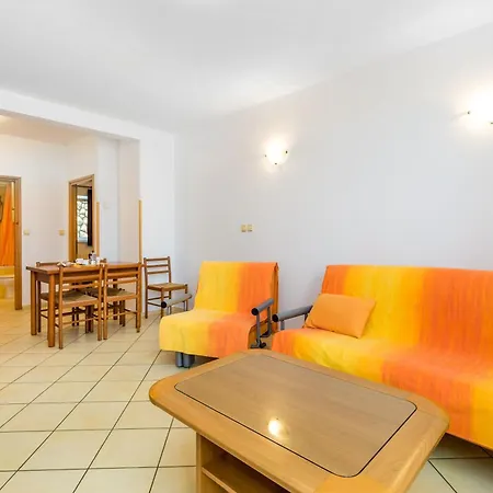 Apartment Mit Terrasse